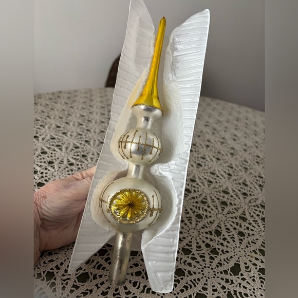 Glass tree topper vintage hand blown.  Golds and pearl white colors. 11” - Picture 2 of 11
